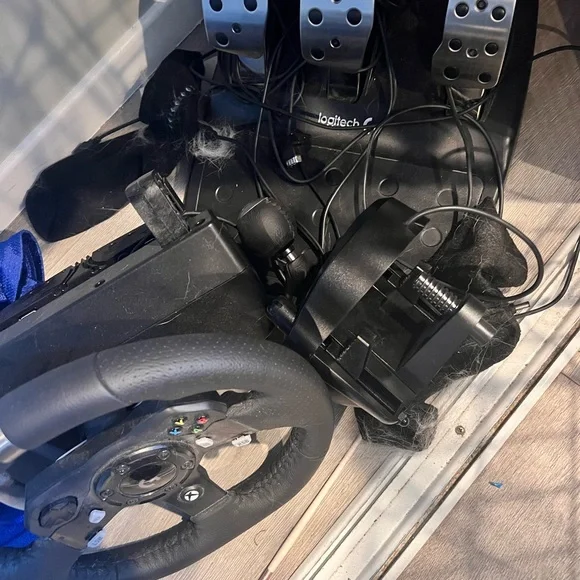 Logitech G920 Driving Force Racing Wheel Set - Picture 3 of 4